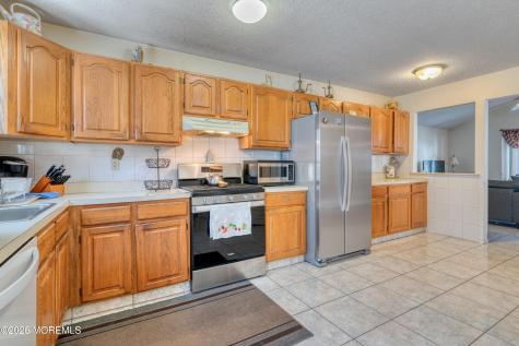 95 Farnworth Close Freehold NJ 07728