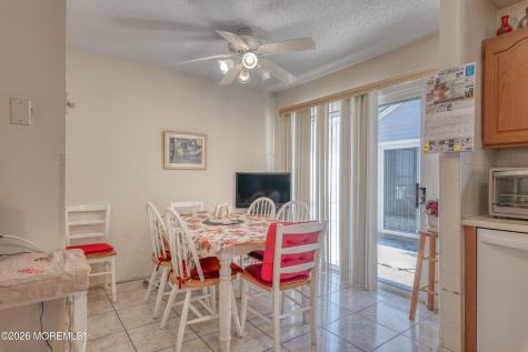 95 Farnworth Close Freehold NJ 07728