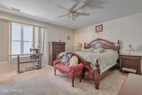 95 Farnworth Close Freehold NJ 07728