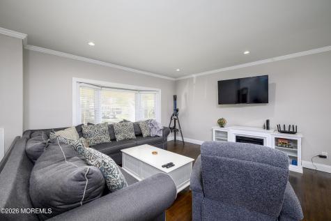 8 Holiday Road Manalapan NJ 07726