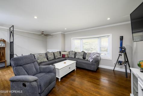 8 Holiday Road Manalapan NJ 07726