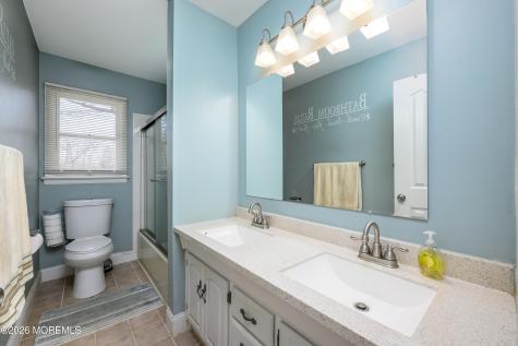 8 Holiday Road Manalapan NJ 07726
