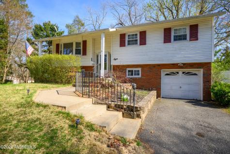 8 Holiday Road Manalapan NJ 07726