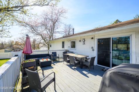 8 Holiday Road Manalapan NJ 07726