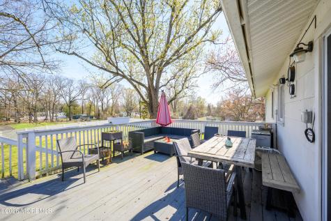 8 Holiday Road Manalapan NJ 07726