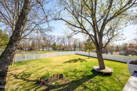 8 Holiday Road Manalapan NJ 07726