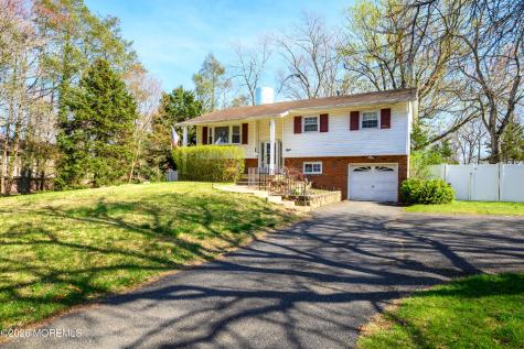 8 Holiday Road Manalapan NJ 07726