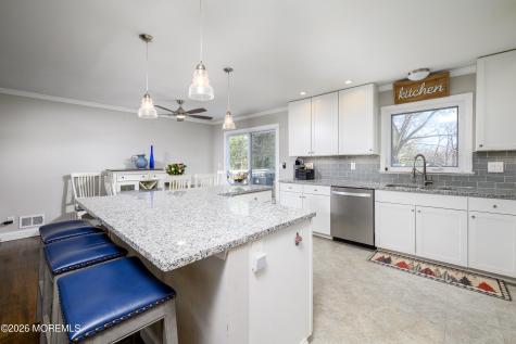 8 Holiday Road Manalapan NJ 07726