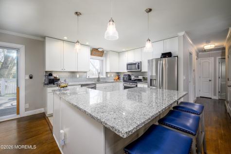 8 Holiday Road Manalapan NJ 07726