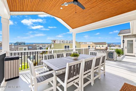 18 Mea Lane Long Beach Twp NJ 08008