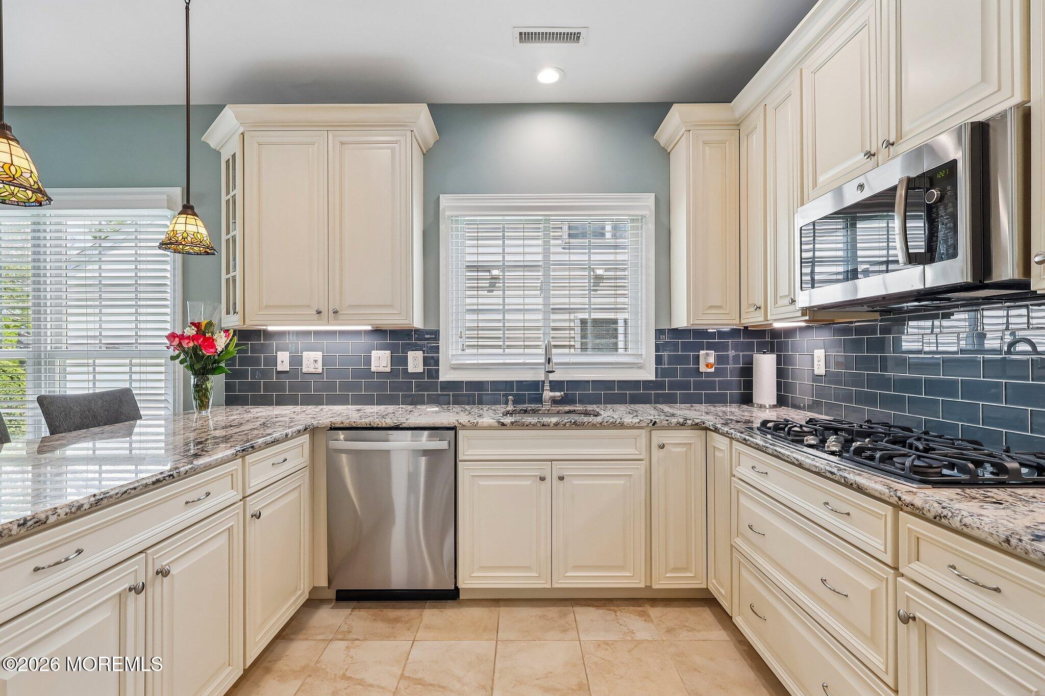 5 Montrose Lane Manchester NJ 08759