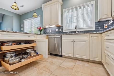 5 Montrose Lane Manchester NJ 08759
