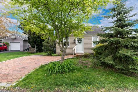 46 W Cape May Avenue Ocean Gate NJ 08740