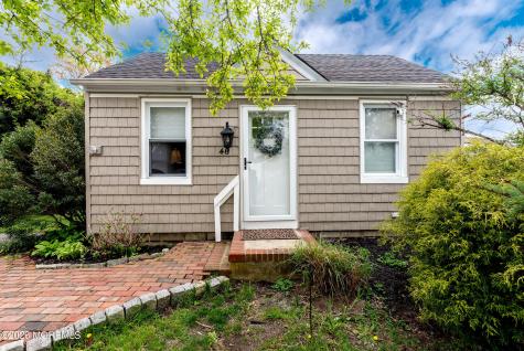 46 W Cape May Avenue Ocean Gate NJ 08740