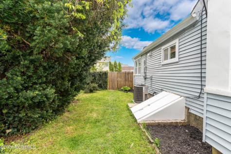 46 W Cape May Avenue Ocean Gate NJ 08740