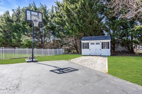 4 Susan Court Farmingdale NJ 07727