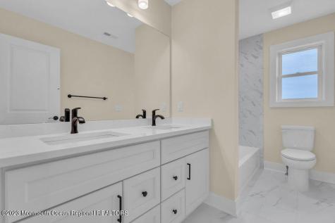 2 Potters Court Bayville NJ 08721