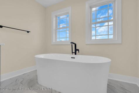 2 Potters Court Bayville NJ 08721