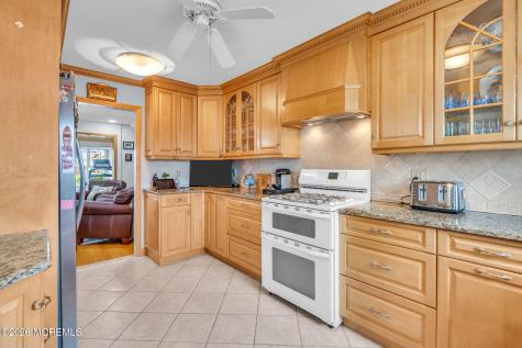22 Parkway Point Pleasant Beach NJ 08742