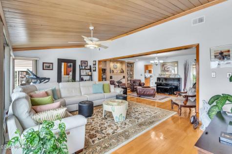 22 Parkway Point Pleasant Beach NJ 08742