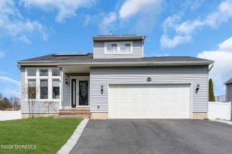8 Cripple Creek Road Howell NJ 07731