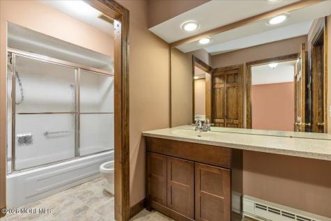 18 Lexington Court Red Bank NJ 07701