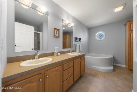 75 Oak Ridge Lane Manahawkin NJ 08050