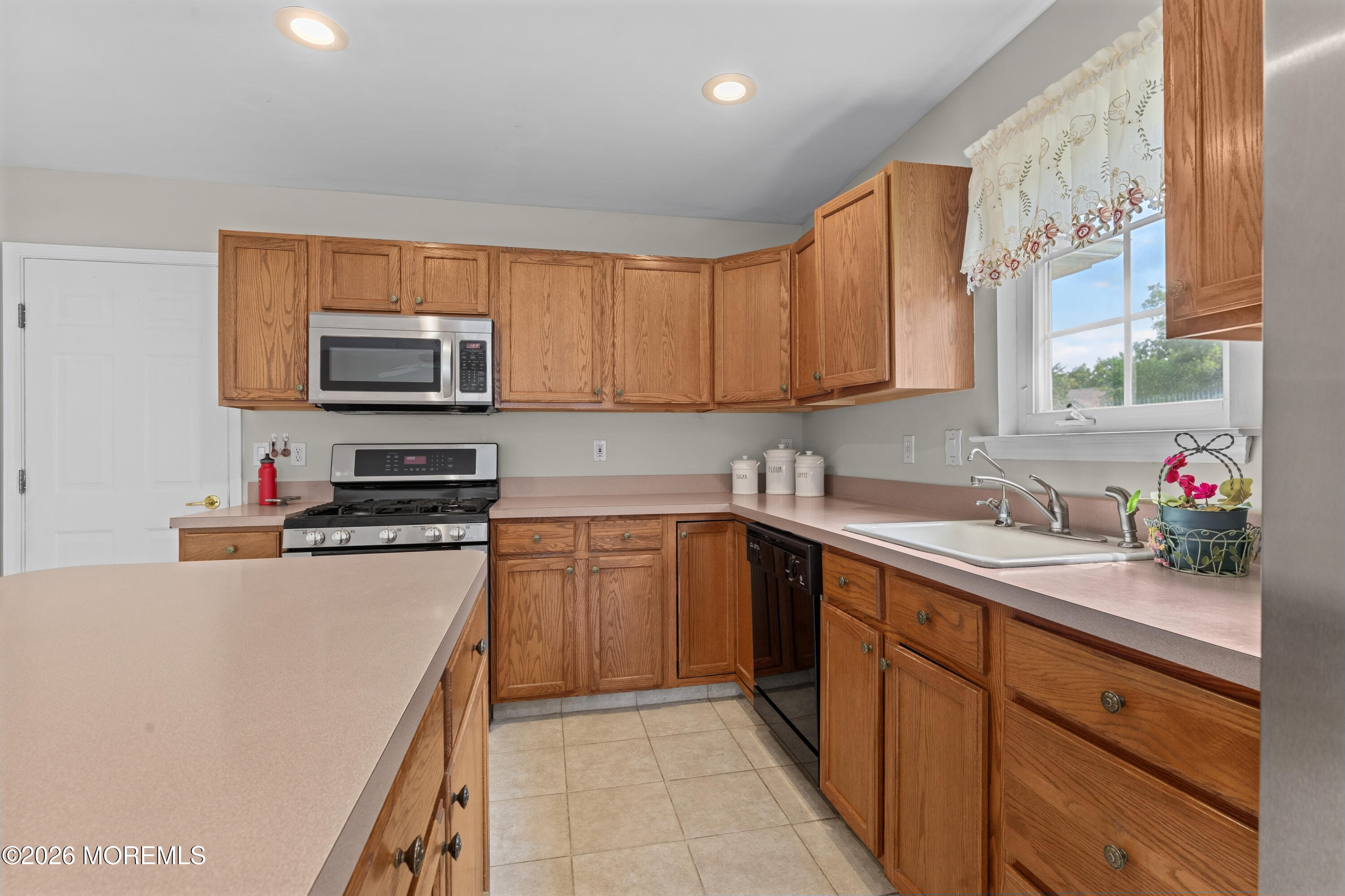 3 Strawberry Lane Lakewood NJ 08701