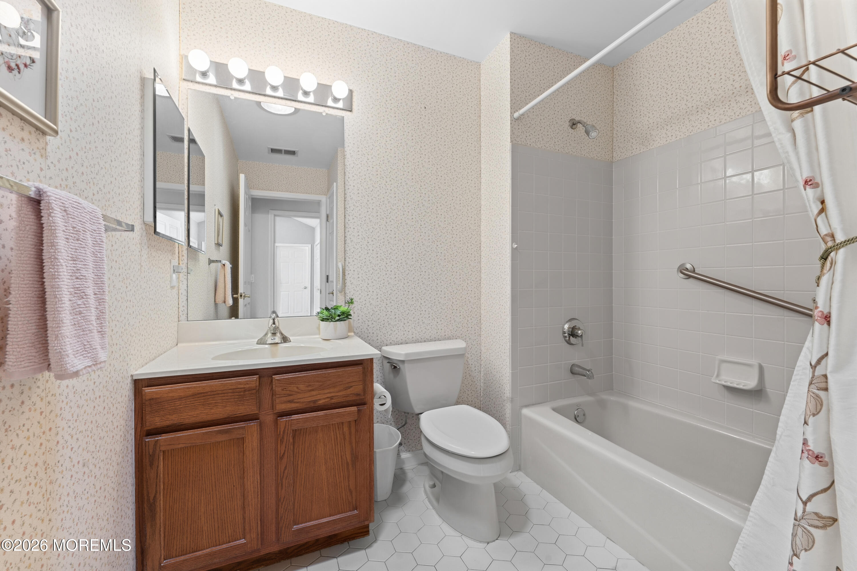 3 Strawberry Lane Lakewood NJ 08701