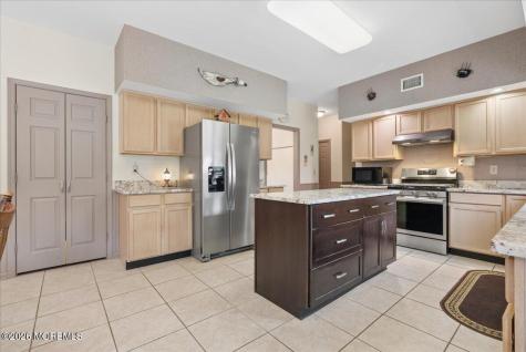 5 Hartnett Way Clarksburg NJ 08510