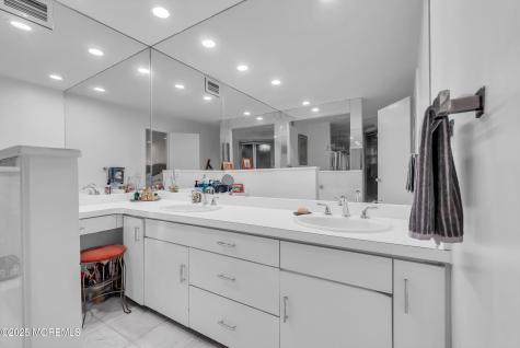 311 Park Avenue Oakhurst NJ 07755