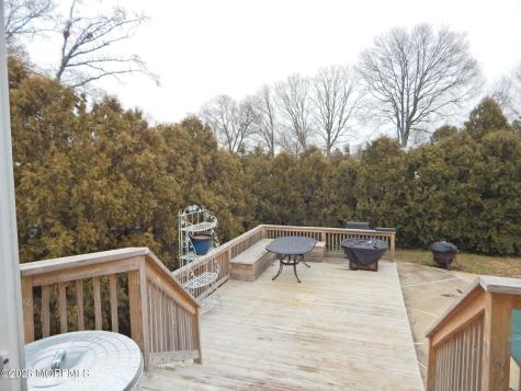 19 Peachtree Road Oakhurst NJ 07755