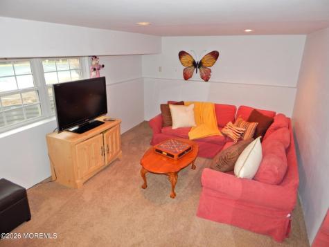 19 Peachtree Road Oakhurst NJ 07755