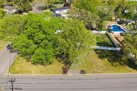 38 Clark Drive Howell NJ 07731