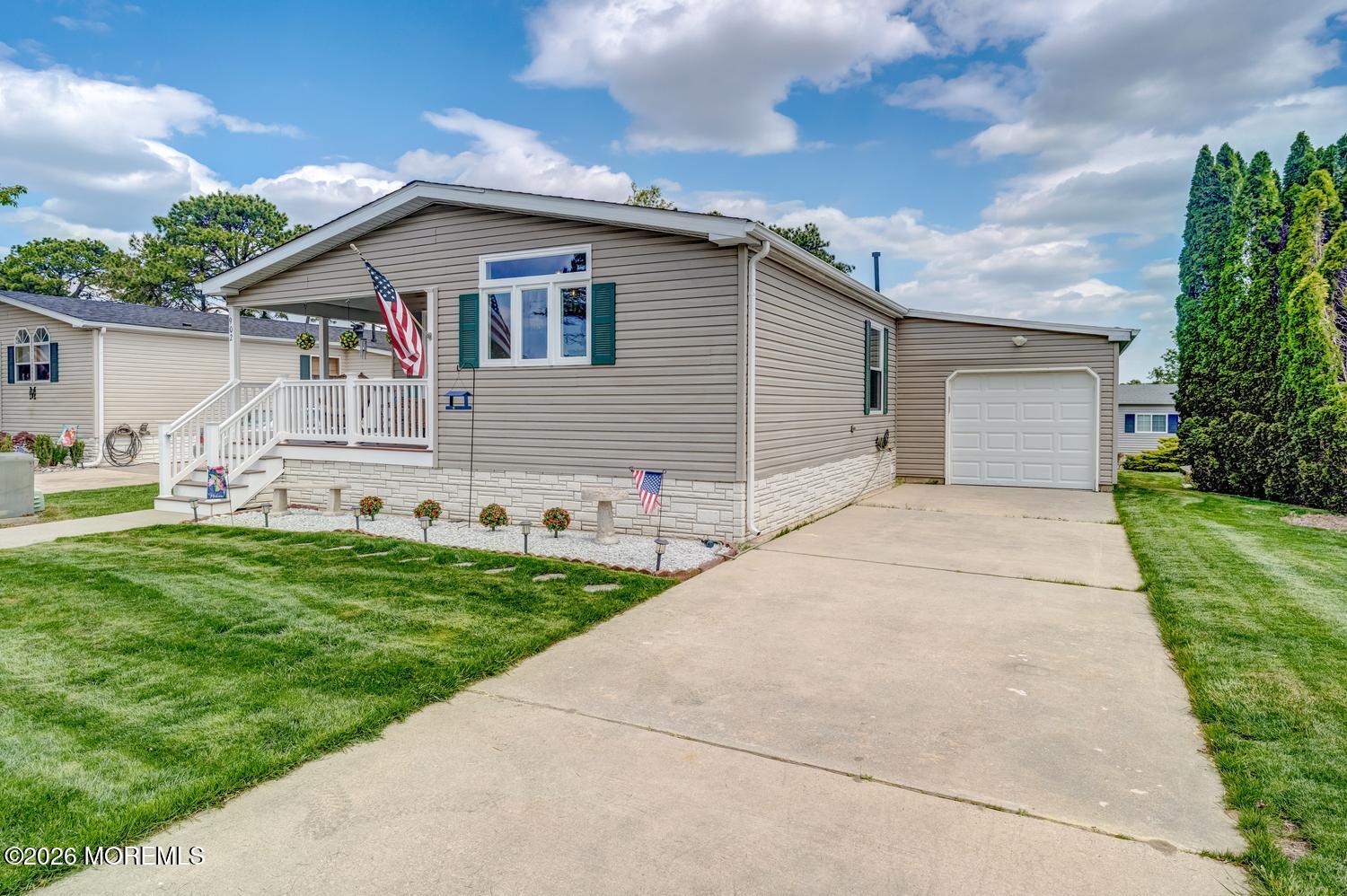 902 Oak Ridge Terrace Whiting NJ 08759