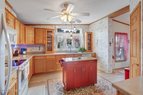 902 Oak Ridge Terrace Whiting NJ 08759