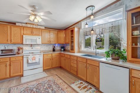 902 Oak Ridge Terrace Whiting NJ 08759