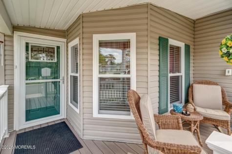 902 Oak Ridge Terrace Whiting NJ 08759