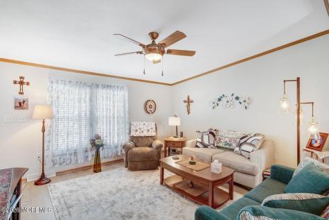 902 Oak Ridge Terrace Whiting NJ 08759