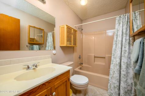 11 Sycamore Lane Toms River NJ 08753