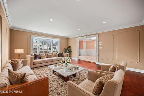 41 Thomas Drive Manalapan NJ 07726