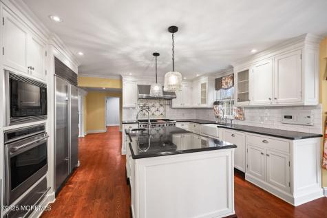 41 Thomas Drive Manalapan NJ 07726