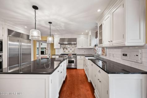 41 Thomas Drive Manalapan NJ 07726