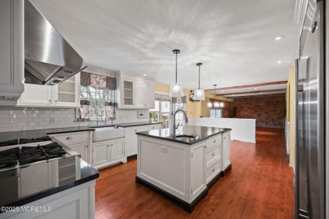 41 Thomas Drive Manalapan NJ 07726