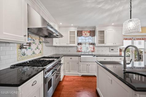 41 Thomas Drive Manalapan NJ 07726