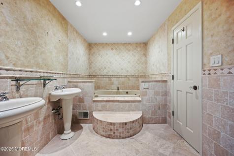 41 Thomas Drive Manalapan NJ 07726