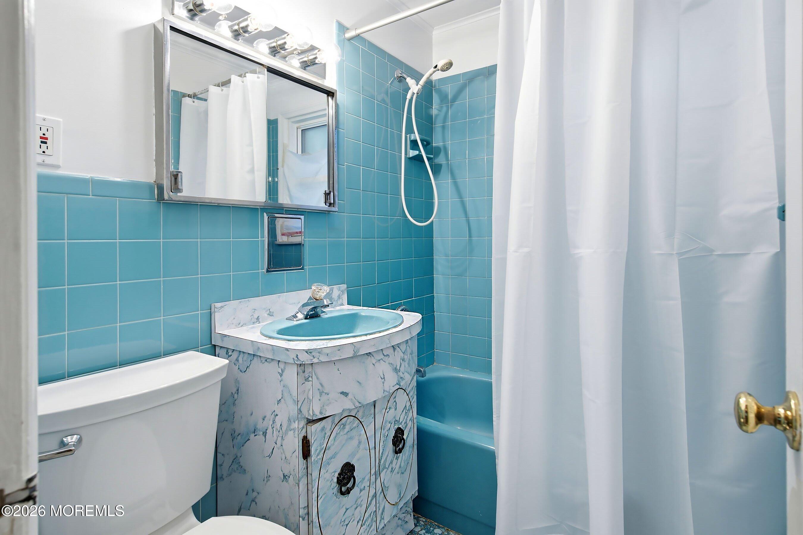 34 Hemlock Road Howell NJ 07731