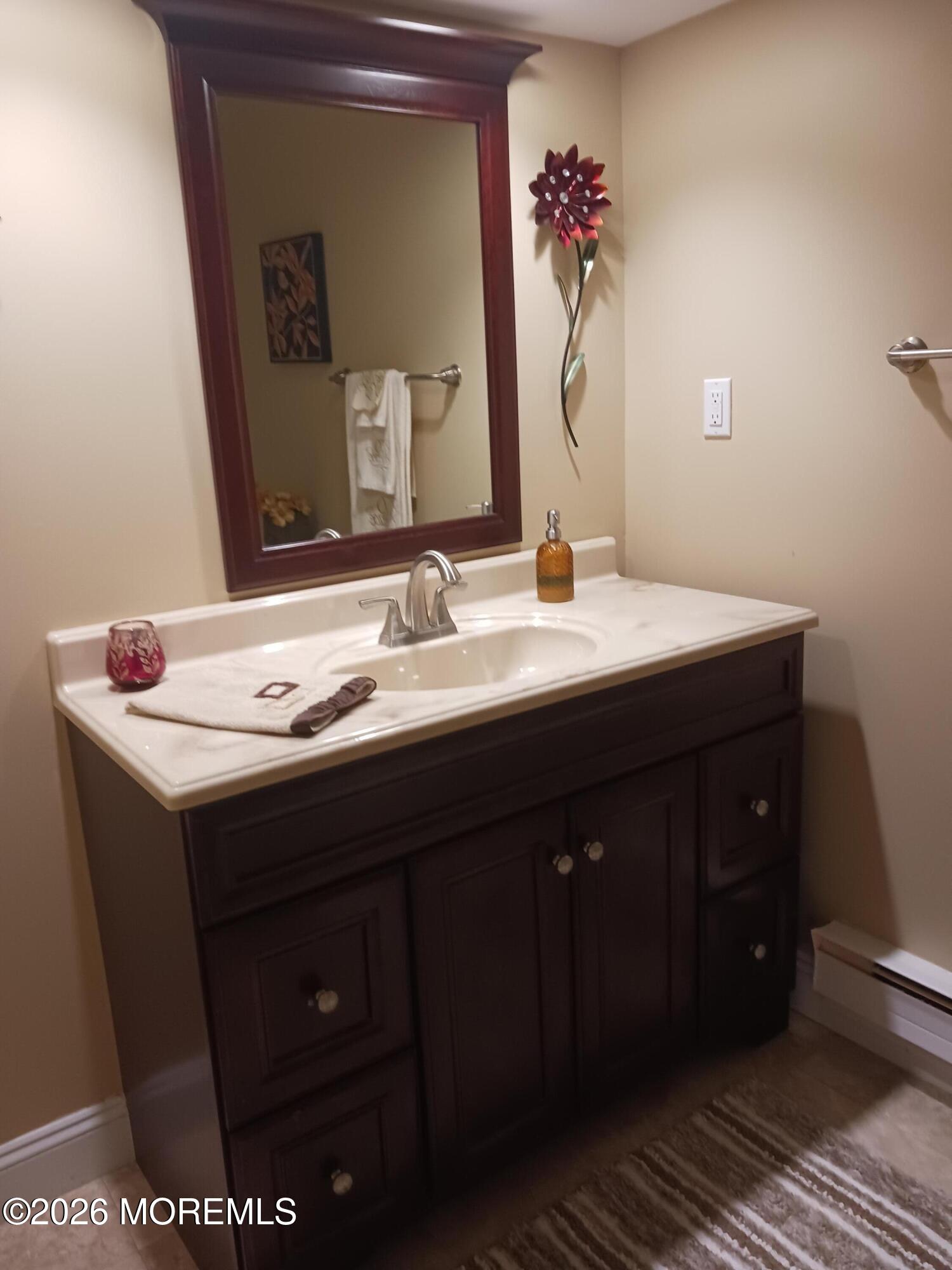28 Meadow Green Circle Englishtown NJ 07726