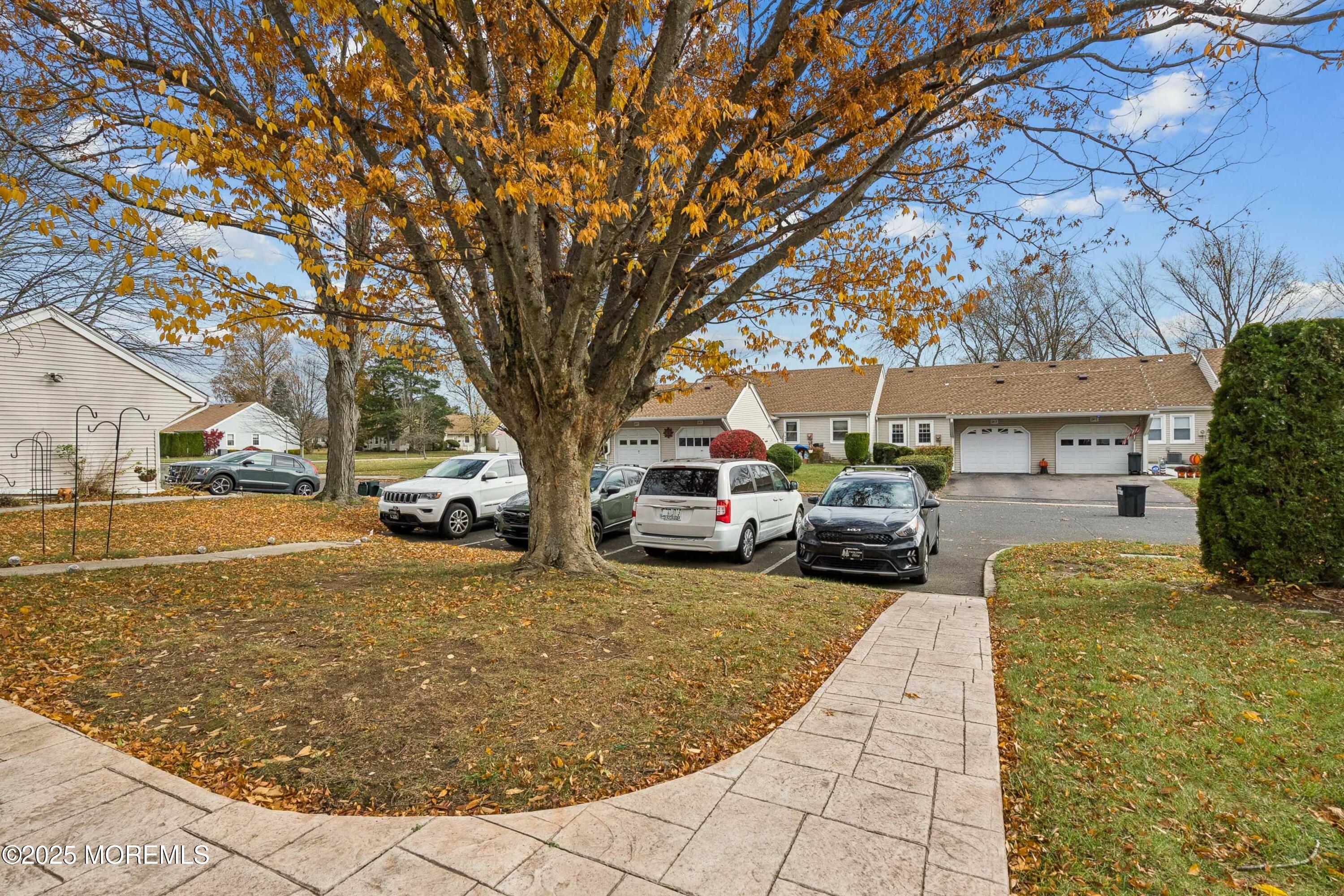 120 Muhlen Platz Howell NJ 07728