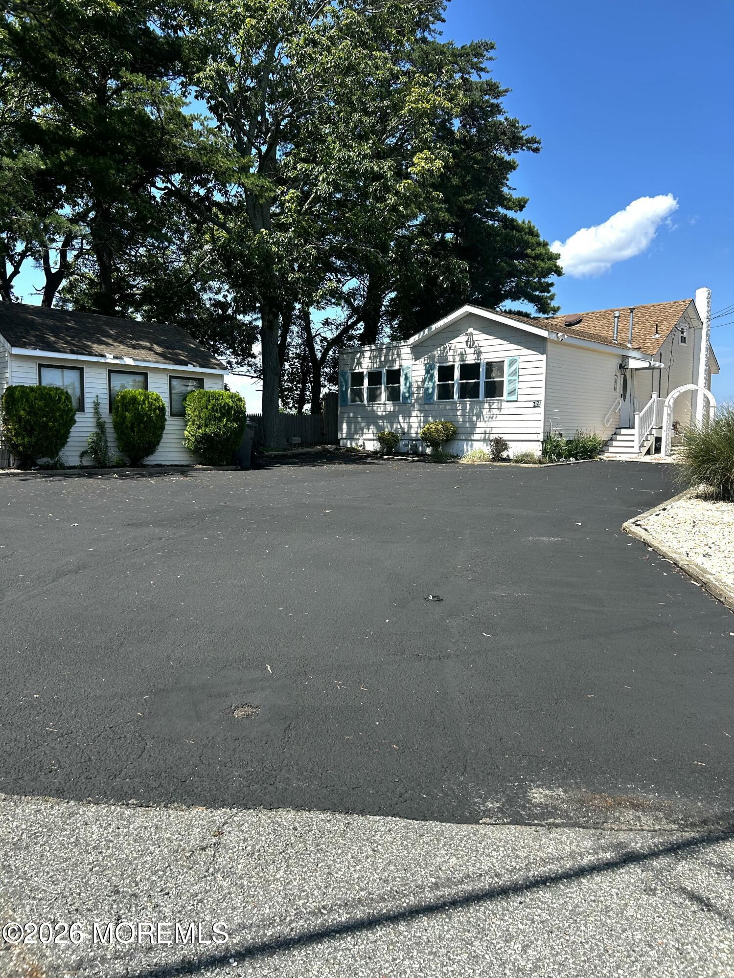 12 W. Riverside Drive) Brick NJ 08723